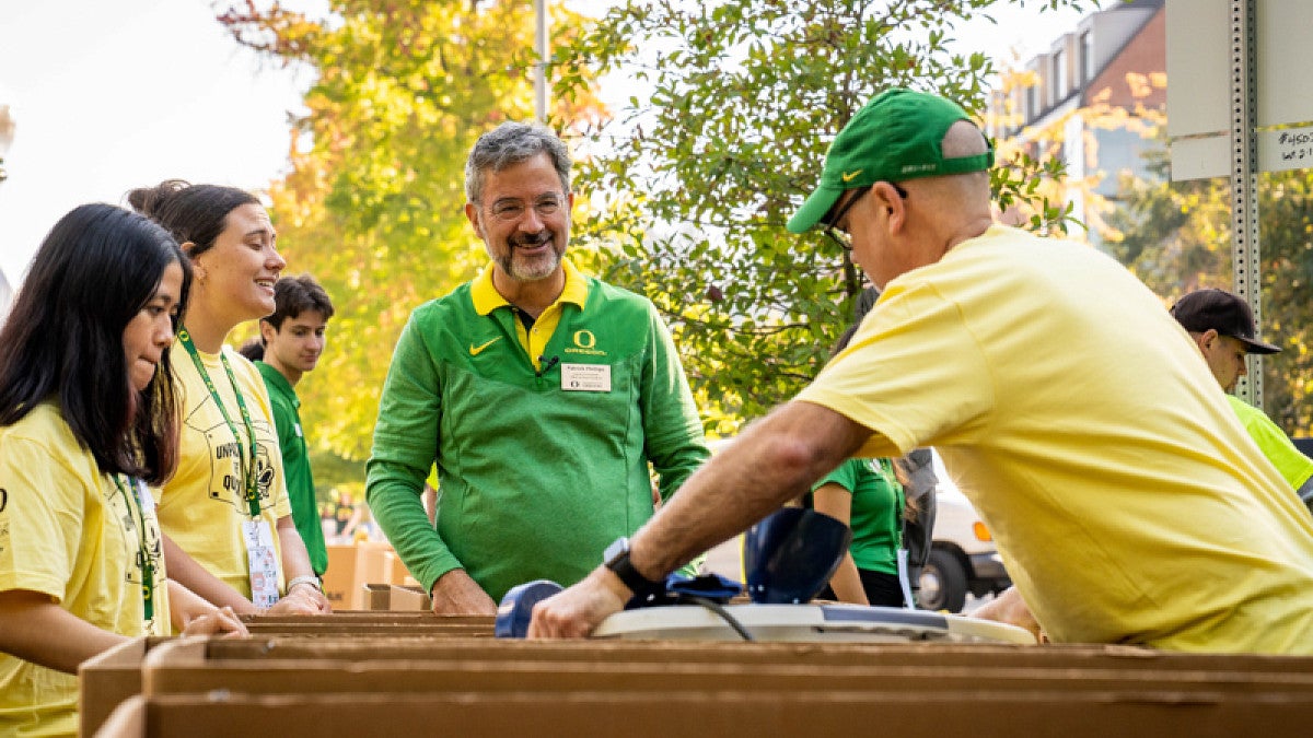 Interim President Phillips talking with Unpack the Quack volunteers as they help students move into the residence halls