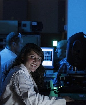 UO researcher in a science lab
